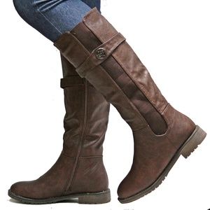 BRAND New Boots Wish they fit me, true to size 9